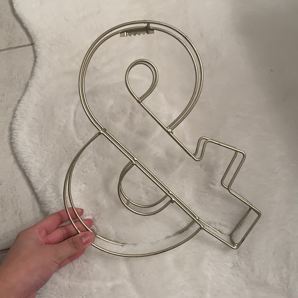 “&” Decor - Picture 1 of 2